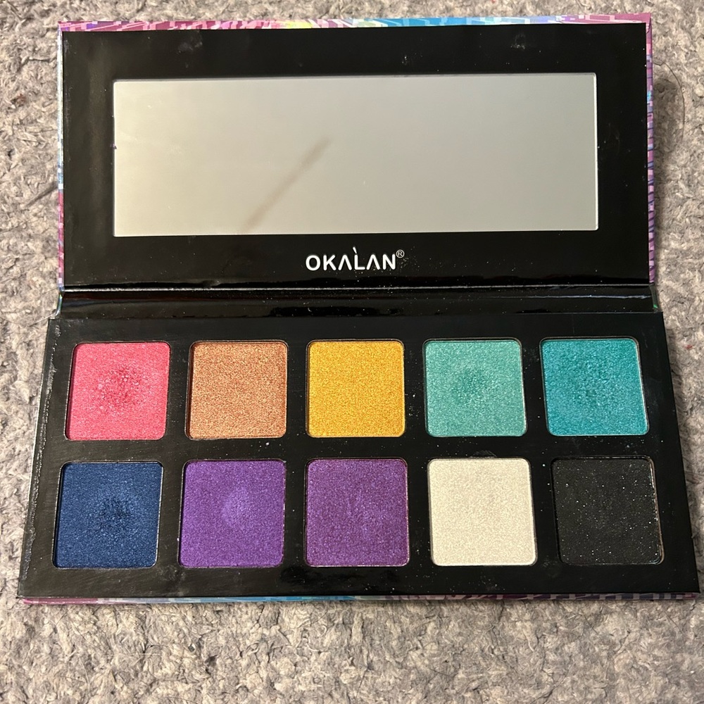 Okalan “The Rainbow” eyeshadow palette